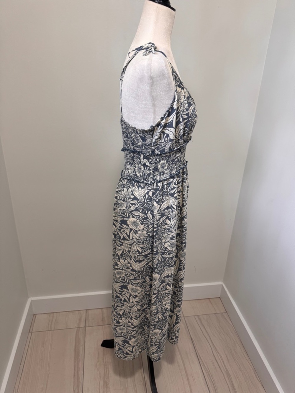 Patrons of Peace Blue & Cream Floral V-Neck Midi Dress - Picture 8 of 14